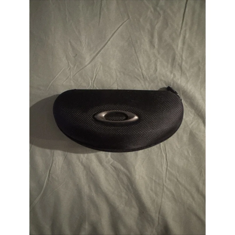 Oakley Hard Clamshell Sunglasses Case  Zipper Black With Soft Sack Cleaning Bag